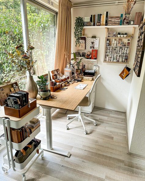 Desk Setup Ideas, Artist Desk, Creative Studio Space, Art Studio Space, Art Studio Design, Creative Journaling, Art Studio At Home, Setup Ideas, Cosy Corner