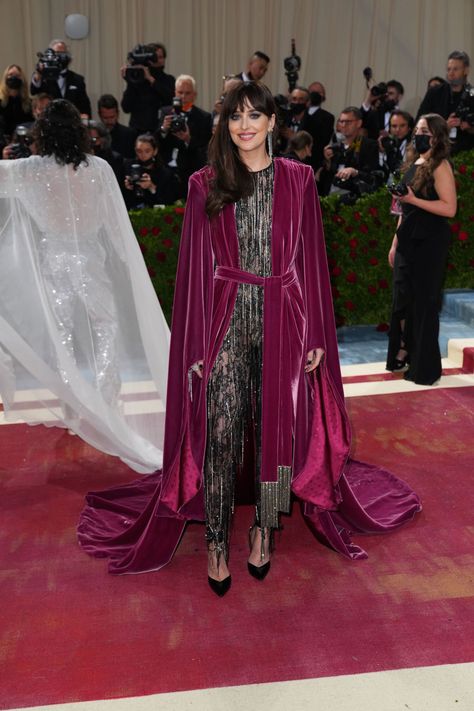 Dakota Johnson Met Gala, Persuasion 2022, The Peanut Butter Falcon, Peanut Butter Falcon, The Lost Daughter, Lost Daughter, Madame Web, Dakota Jhonson, Gala Gowns