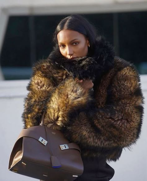 Jasmin Tookes, Brown Fur Coat, Jasmine Tookes, Mob Wife, Winter Girls, Espresso Martini, Oui Oui, Coat Outfits, Winter Fits