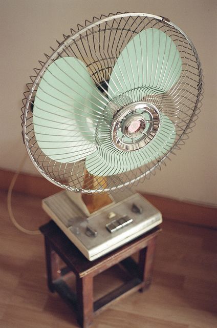 Funky Desks, Retro Speakers, School Gadget, Japanese Table, Air Fan, Vintage Fan, Antique Fans, 3d Elements, Battery Candles