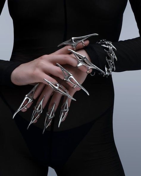 Futuristic Jewelry, Cyberpunk Fashion, Futuristic Fashion, Hand Jewelry, Fantasy Jewelry, Fantasy Clothing, Edgy Outfits, Fantasy Fashion, Character Outfits