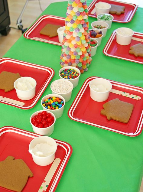 gingerbread house decorating party with gumdrop christmas tree Preschool Christmas Party, Classroom Christmas Party, Christmas Cookie Party, School Christmas Party, Gingerbread House Parties, Gingerbread Party, Cookie Exchange Party, Cookie Decorating Party, Christmas Cookie Exchange