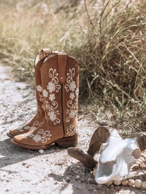 These slip-on boots feature delicate white floral embroidery, with each flower adorned with a glimmering rhinestone at its center. The square-toe design not only adds to their cute appearance but also ensures they are comfortable for those with wider feet. These shoes exude a laid-back, countryside charm. Mid Calf Cowboy Boots, Dream Garden Wedding, Wedding Cowboy Boots, Cute Cowgirl Boots, Square Toe Cowboy Boots, White Floral Embroidery, White Cowboy Boots, Western Style Boots, Wedding Boots