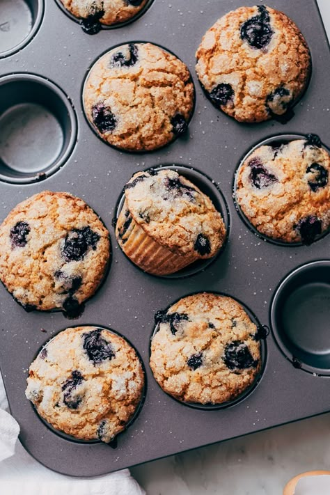 Perfectly tender and incredibly addicting! These gluten-free blueberry muffins have a sparkly sugar crust on top and are moist on the inside, just bursting with fresh blueberries! Healthy Carrot Cake Muffins, Gf Muffins, Gluten Free Blueberry Muffins, Cookies Gluten Free, Gf Baking, Muffin Recipes Blueberry, Inflammatory Diet, Gluten Free Muffins, Blueberry Recipes