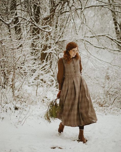 Romanticizing Winter, Winter Cottagecore, Plaid Dress Vintage, Winter Landscapes, Aesthetic Inspiration, Wool Clothing, Wool Winter, Tartan Dress, Vintage London