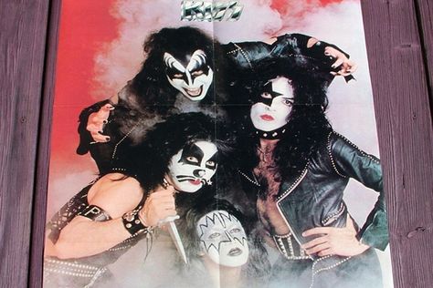 music photos I Watch The Moon, Kiss Poster, Banda Kiss, Kiss Rock Band, Muzică Rock, Rock Hair, Best Kiss, 80s Rock Bands, Band Kiss