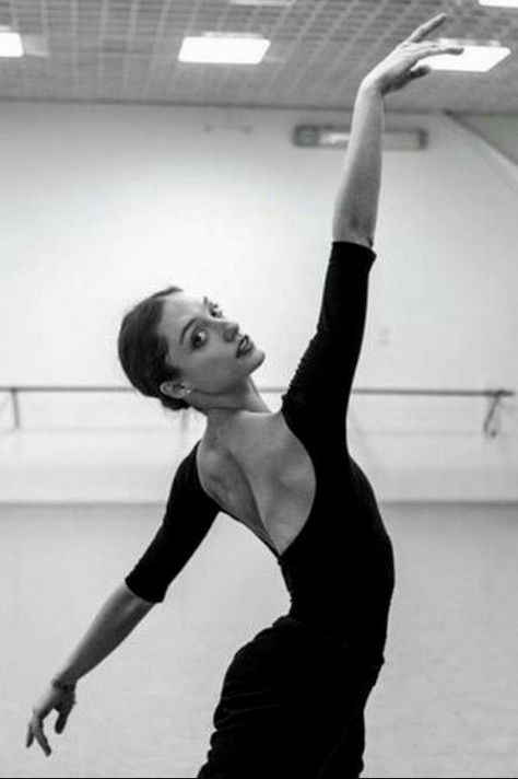 2024 Photoshoot, Dance Aesthetic, Rudolf Nureyev, Adult Ballet, Dance Photography Poses, Ballet Beauty, Ballet Poses, Ballet Inspiration, Day Of Dead