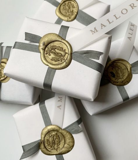 Wax Seal Ideas Gift Wrapping, Wax Seal Present Wrapping, Wax Stamp Ideas Gift Wrapping, Wax Seal Wrapping Gifts, Wax Seal Wrapping Ideas, Wax Seal With Ribbon, Christmas Wax Seal Gift Wrapping, Gift Wrapping With Wax Seal, Gift Wrap Wax Seal