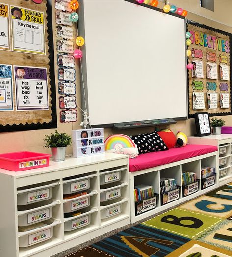 Kindergarten Library Center Ideas, Bulletin Board In Classroom, Preschool Computer Center, 1st Grade Hallway Displays, How To Store Chromebooks In A Classroom, Learning In Wonderland, Turn In Bins Classroom, Preprimary Classroom Decoration, Classroom Slides Template