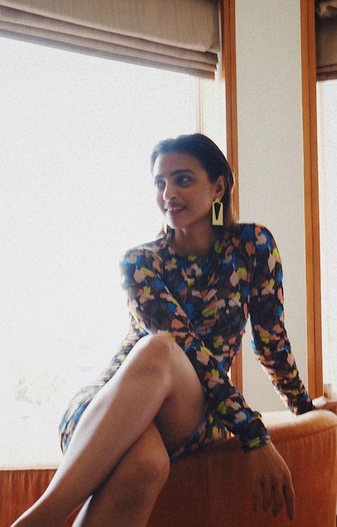 Radhika Apte, Female Faces, Fashion Hub, Bollywood Celebrities, Film Industry, Woman Face, Entertainment News, Cover Up, Long Sleeve Dress