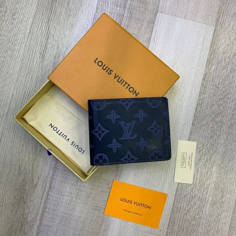 Super master quality 👌 Wallet For Men, Web Business, Louis Vuitton Wallet, Lv Wallet, Louis Vuitton Men, Arab Emirates, United Arab Emirates, Men's Collection, Wallet Men