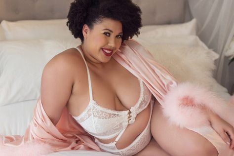 Empowering Photoshoot, Photoshoot At Home, Plus Size Posing, Pin Up Poses, Lingerie Photoshoot, Celebrity Fashion Trends, Pinterest Fashion, Plus Size Lingerie, Photography Ideas