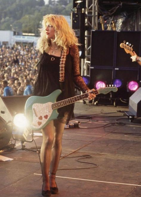 Courtney Love 90s Fashion, Courtney Love Outfits Style, Courtney Love Outfits 90s, Kinderwhore 90s Riot Grrrl Style, Kinderwhore 90s Grunge Style, Courtney Love Outfits, Courtney Love Style, Riot Grrrl Outfits, Groupie Aesthetic