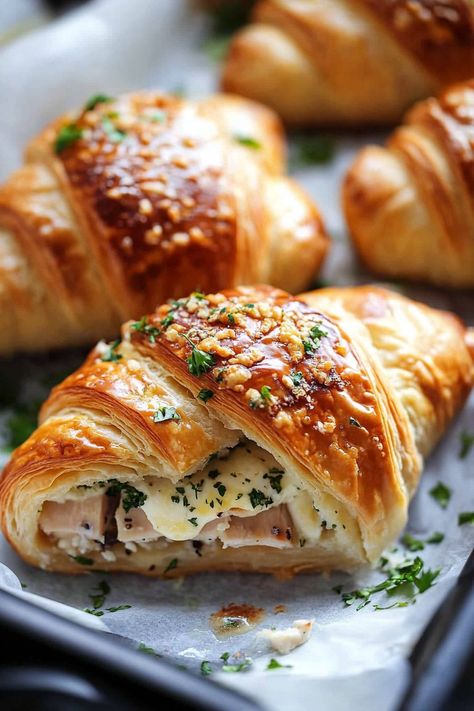 Discover the irresistible Buttery Garlic Baked Croissants with Turkey & Havarti. Perfect for brunch or a quick snack! Crossaint Blueberry Bake, Turkey Cranberry Croissant, Diy Crossant Recipes, Croissant Ring Recipe, Leftover Croissants Recipes, Crossaint Breakfast Sandwiches, Stuffed Croissants Breakfast, Croissants Recipe Stuffed, Croissant Recipe Stuffed