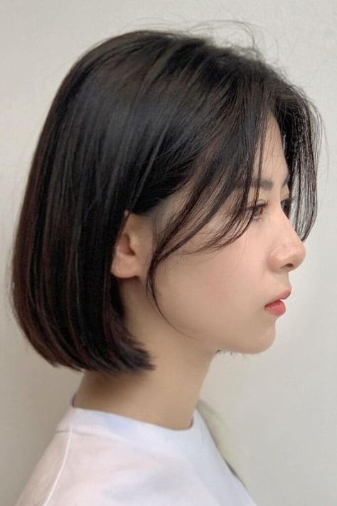 Layered Bob With Volumes Short Haircut Women With Curtain Bangs, Short Hairstyle Women Without Bangs, Short Hair With Curtain Bangs Korean, Curtain Bangs Bob Hair, Korean Short Haircut For Women, Short Hairstyle Women With Curtain Bangs, Korean Curtain Bangs Short Hair, Short Hairstyle Women Curtain Bangs, Curtain Bangs With Bob