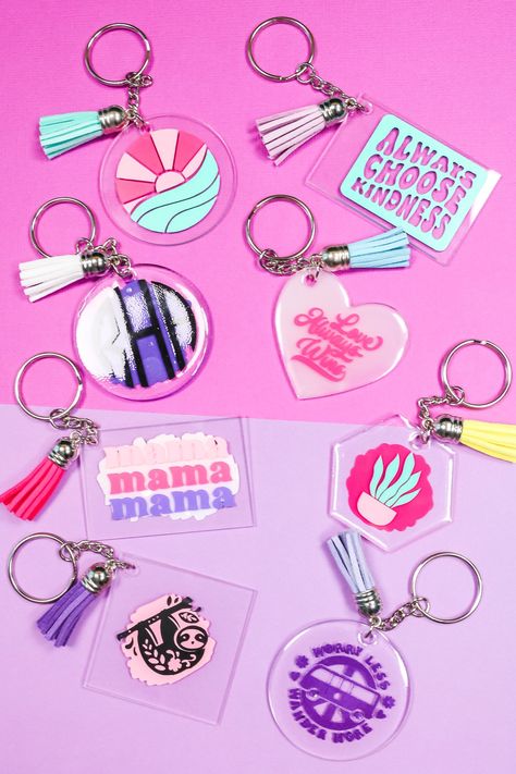 Do you want to make professional-looking keychains with your Cricut machine? Keep reading to learn how to use UV Resin to seal custom acrylic keychains. #cricut #acrylickeychains #vinylkeychains Keychains Cricut, Angie Holden, Mason Jar Bathroom Organizer, Cricut Keychains, How To Make Keychains, Make Keychains, Acrylic Bookmarks, Projects To Make And Sell, Board Themes