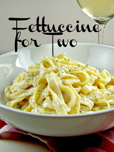 Food For 2 People Meals Easy Recipes, Small Batch Dinner Recipes, Alfredo For Two, Fetuchini Alfredo, Fettuccini Alfredo, Batch Meals, Single Serve Meals, Food For Two, Supper Tonight