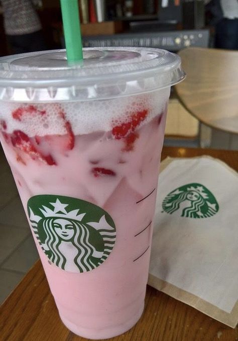 Pink Drink Starbucks, Minuman Starbucks, Drink Starbucks, Graduation Hair, Starbucks Strawberry, Cold Starbucks Drinks, Smoothie Recipes Strawberry, Fruit Smoothie Recipes Healthy, Starbucks Secret Menu Drinks