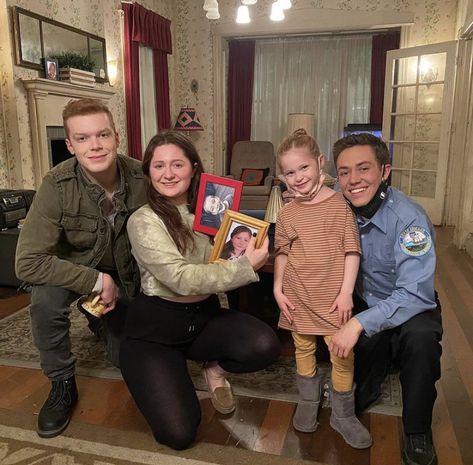 cameron monaghan, emma kenney, paris newton, and ethan cutkosky Shameless Bts, White Boy Carl, Shameless Season, Carl Shameless, Shameless Scenes, Emma Kenney, Shameless Characters, Ian Shameless, Shameless Cast