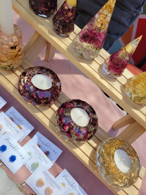 Resin Market Display, Resin Craft Fair Display, Resin Craft Show Display, Resin Booth Display, Resin Display Ideas, Art Market Booth, Displays For Craft Shows, Displaying Earrings, Market Setup