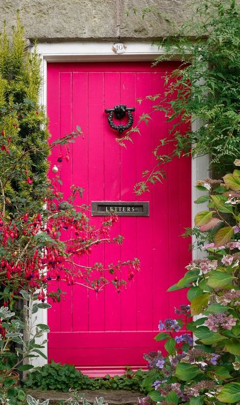 Hot pink door on Shaftesbury, Dorset, England - wouldn't this make you happy to come home! Colorful Doors, Interior Boho, When One Door Closes, Dorset England, Pink Door, Cool Doors, Old Doors, Red Door, Unique Doors