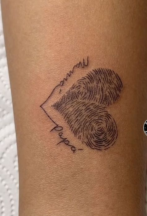 Cute Family Tattoos Simple, Tattoo Ideas Related To Parents, Tattoo Ideas Female For Family, Tattoo Ideas With Parents, Parent Daughter Tattoo, Matching Tattoo With Grandma, Tattoo For Your Parents, Womens Meaningful Tattoos, Tattoo Parents Ideas