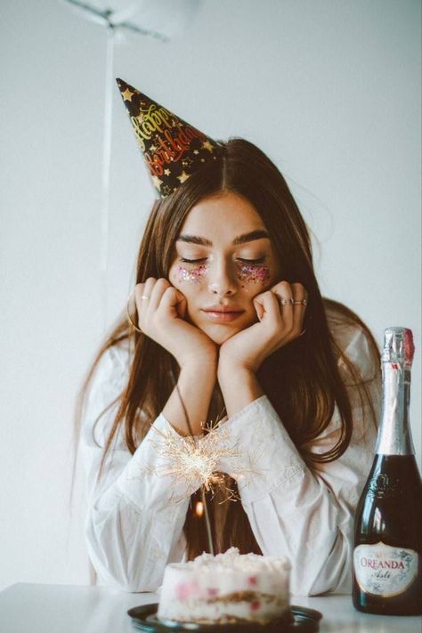 Arabella Core, My Love Photo, Aesthetics Photography, Cute Birthday Pictures, 21st Birthday Photoshoot, Birthday Ideas For Her, Beautiful Photoshoot Ideas, Self Photography, Happy Birthday Photos