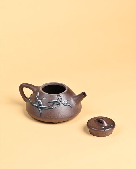 Finishing up a yixing teapot named snow and bamboo . The lead of bamboo is dark green ming guo lv ni zisha clay , and the snow is white. Then after an appointment this teapot was sent to the kiln to be wood fired. I feel like being attracted by this artwork. Hope you are all have a good day.#artcollector #gongfucha #clayart #clayartwork #teatime Yixing Teapot, Kiln, Art Collector, Clay Art, Tea Time, Dark Green, Tea Pots, Wood