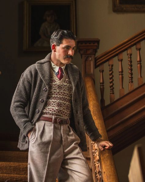 Theatre Outfit Men, Male Professor Aesthetic, Professor Outfit Men, History Teacher Outfit, Male Teacher Outfits, Hobbit Fashion, Old Man Outfit, Professor Plum, Professor Aesthetic