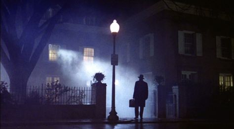 Film. Exorcist Aesthetic, 1970s Horror, Suburban Gothic, Ellen Burstyn, Exorcist 1973, Old Horror, Shiver Me Timbers, The Exorcist 1973, Max Von Sydow