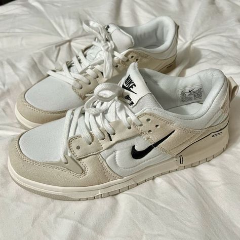 Nike Low Disrupt, Disrupt 2 Pale Ivory, Trendy Sneakers For Women, 2024 Shoes, Back To School Shoes, Colorful Sneakers, Trendy Shoes Sneakers, Dr Shoes, Basic Shoes