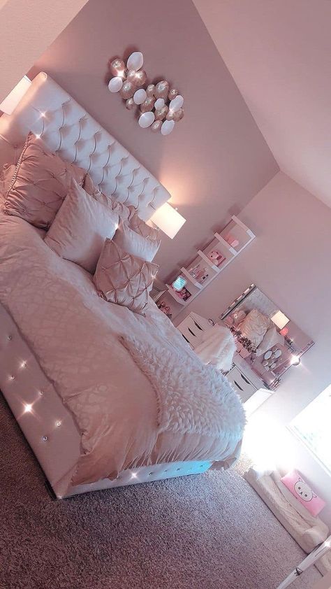 Pink And Black Room Aesthetic, Kpop Dorm, Bedroom Ideas Pink, Girly Pink Bedroom, Zimmer Diy, Decor Ideas Bedroom, Luxury Room Bedroom, Pink Bedroom Decor, Pink Room Decor