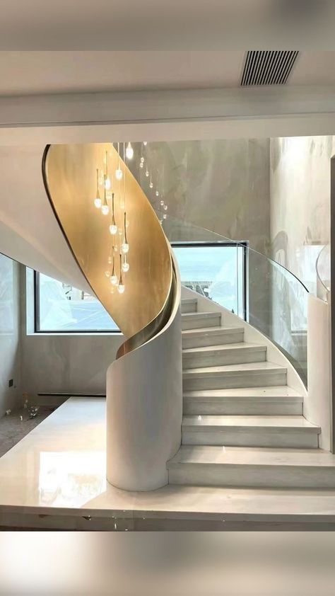 Staircase Design Luxury Classic, Spiral Staircase Plan, Staircase Spiral, Luxury Staircase, Circular Stairs, Luxury Mansions Interior, Stair Design, Marble Staircase, Renovation Architecture