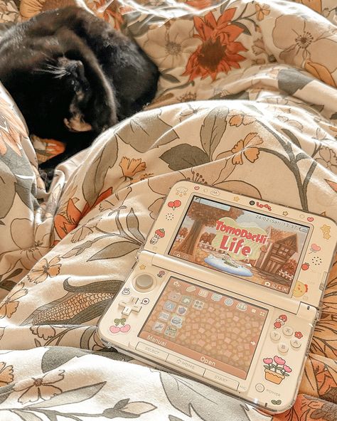 Happy Thursday everyone🤎✨ What have you all been up to this week?🥰 I’ve spent a lot of my week playing my old DS/3DS games & arranging travel/accommodation for upcoming things👀 Do you have a favourite DS/3DS game? I’ve been hooked on Tomodachi Life & The Urbz🧡 • • • #nintendo #nintendo3ds #nintendods #nintendodsgames #nintendo3dsgames #tomodachigame #tomodachilife #animalcrossing #gaming #handheldgaming #cozygamer #cozygames #cozyhome Ds Games Nintendo, Ds Games Aesthetic, Nintendo 3ds Aesthetic, Cute Games To Play, 3ds Aesthetic, Ds Aesthetic, Nintendo Aesthetic, Aesthetic Games, 3ds Games