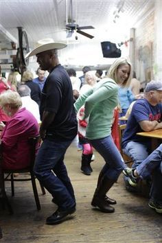 Why people in Louisiana are so happy (and how you can be too). A zydeco breakfast (yes, breakfast! dancing at just one of many cafes!) at Café Des Amis in Breaux Bridge, Louisiana. Breaux Bridge Louisiana, Cajun Culture, Creole Culture, Louisiana Culture, Cajun French, Louisiana Creole, Louisiana Bayou, Louisiana Travel, Louisiana Style