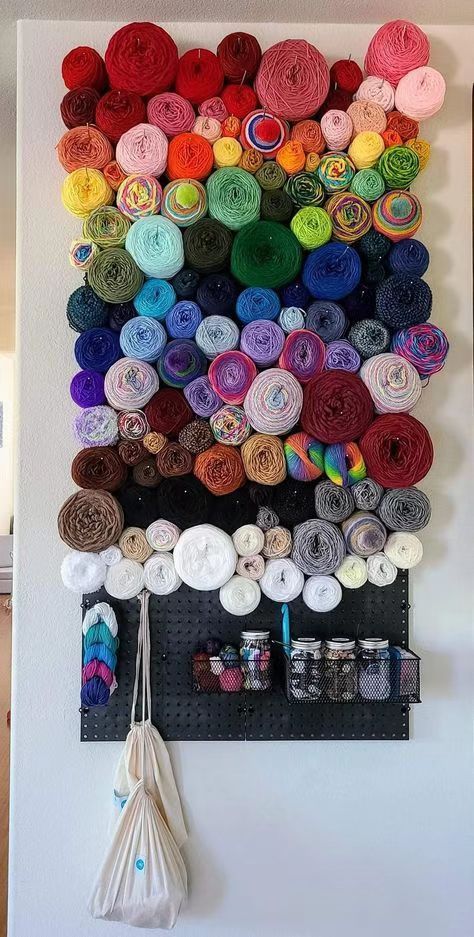 Pegboard Yarn Storage, Yarn Pegboard, Yarn Storage Ideas Small Spaces, Diy Yarn Storage Ideas, Apartment Decor Styles, Diy Yarn Storage, Yarn Shelf, Yarn Storage Solutions, Yarn Storage Ideas