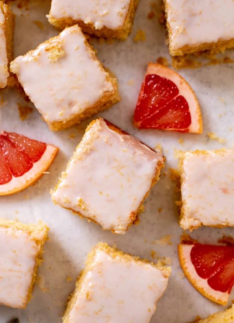 This grapefruit snack cake is so tender and delicious! Made with greek yogurt, fresh grapefruit zest and a drizzly glaze, it’s the perfect afternoon snack, dinnertime dessert or teatime treat. Grapefruit Snack, Grapefruit Yogurt Cake, Grapefruit Dessert, Sunday Cake, Grapefruit Cake, Grapefruit Recipes, Citrus Cake, Tart Cake, Diet Tea