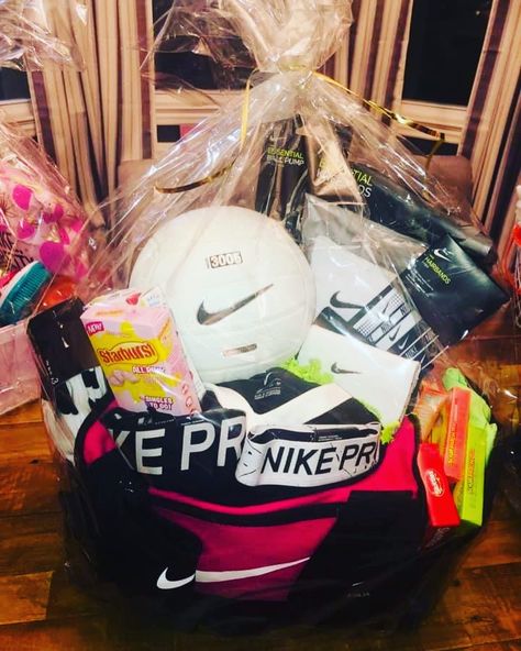 Volleyball Easter Basket Ideas, Sports Basket Ideas, Volleyball Gift Basket Ideas, Volleyball Gift Basket, Volleyball Basket Gift Ideas, Soccer Basket Ideas Gift, Senior Gift Basket Ideas, Soccer Gift Basket, Senior Night Basket Ideas