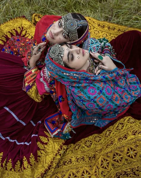 Afghan Dresses Traditional, Afghanistan Clothes, Afghan Aesthetic, Pashtun Culture, Afghanistan Culture, Afghani Dress, Afghani Dresses, Afghan Style, Pakistani Culture