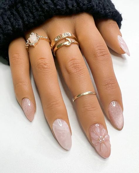 3d Wedding Nails, Line Nail Designs, Rose Quartz Nails, Gold Accent Nail, Rose Gold Nail Art, Lavender Nails, Korean Nails, Simple Gel Nails, Lines On Nails