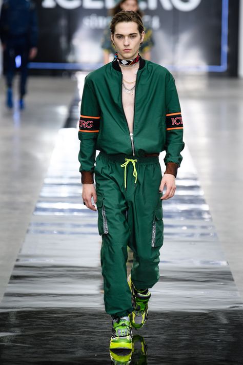 Iceberg Spring 2020 Menswear Collection - Vogue Winter Couture, Athleisure Outfits Summer, Resort 2020, Sportswear Fashion, Outfits Spring, Men Street, Athleisure Outfits, Outfits Winter, Sportswear Brand