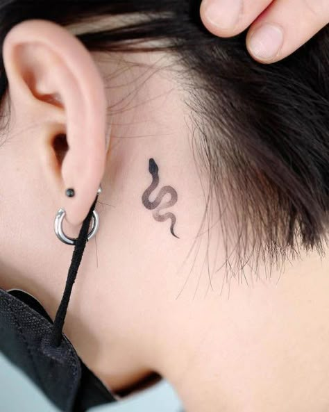 Snake Tattoo Behind The Ear, Snake Tattoo Behind Ear, Lil Tattoos, Small Snake Tattoo, Small Dragon Tattoos, Tattoo Behind Ear, Unique Small Tattoo, Small Snake, Snake Ears