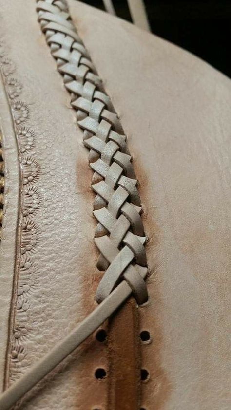 Decorative Leather Stitching, Leather Carving Ideas, Leather Stitching Techniques, Leather Craft Ideas, Leatherworking Projects, Leatherworking Ideas, Leather Artwork, Diy Leather Working, Handmade Leather Work