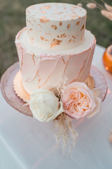 Birthday Cake Feminine, Small Two Tier Cake Birthday, Boho Pink Birthday Cake, Boho Chic Birthday Cake, Pink And Gold Baby Shower Cake, Pink Gold White Cake, White And Rose Gold Cake, Rose Gold Cake Ideas, Bridal Shower Cake Ideas Elegant