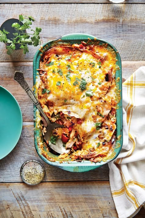 King Ranch Chicken Casserole, King Ranch Chicken, Sunday Dinner Ideas, Ranch Chicken Recipes, Southern Living Recipes, Ranch Chicken Casserole, Diner Recept, Mexican Casserole, Overnight Oat