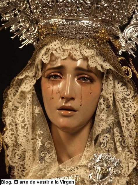 Weeping Statue, Mary Tattoo, Lady Of Sorrows, Catholic Statues, Arte Peculiar, Mary Statue, Our Lady Of Sorrows, Holy Mary, Arte Inspo