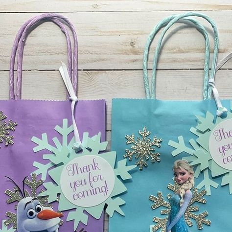 Jess✨ | Custom Kid Party Decorations🎉 on Instagram: "Frozen favor bags are also available as a custom order❄" Frozen Goodie Bag Ideas, Frozen Candy Bags, Frozen Gift Bags, Frozen Favor Bags, Frozen Party Bags, Frozen Favors, Frozen Party Favors, Frozen Bag, Frozen Themed Birthday Party