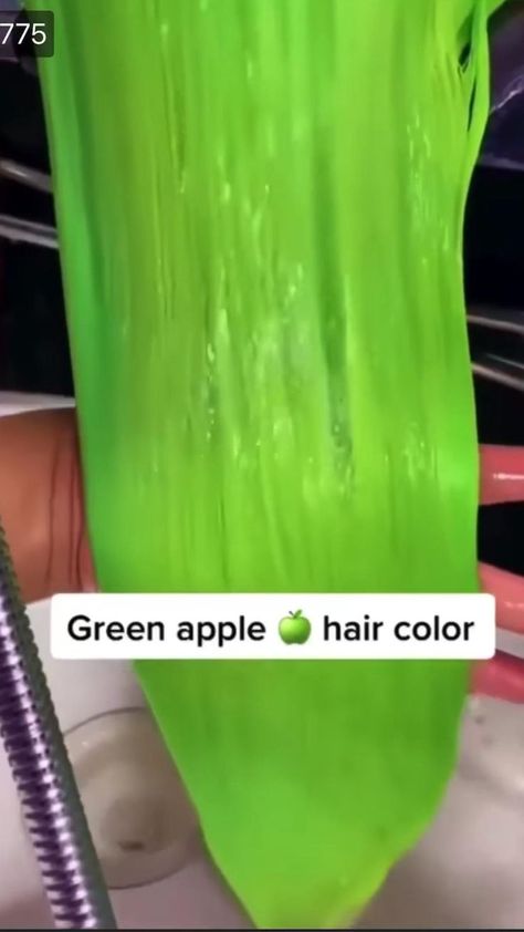 Dyeing Hair Ideas, Hair Color Ideas Videos, Hair Coloring Videos, Died Hairstyles Hair Dye, Hair Color Video, Hair Color Transition, Hair Diy Ideas, Hair Color Videos, Crazy Hair Colors