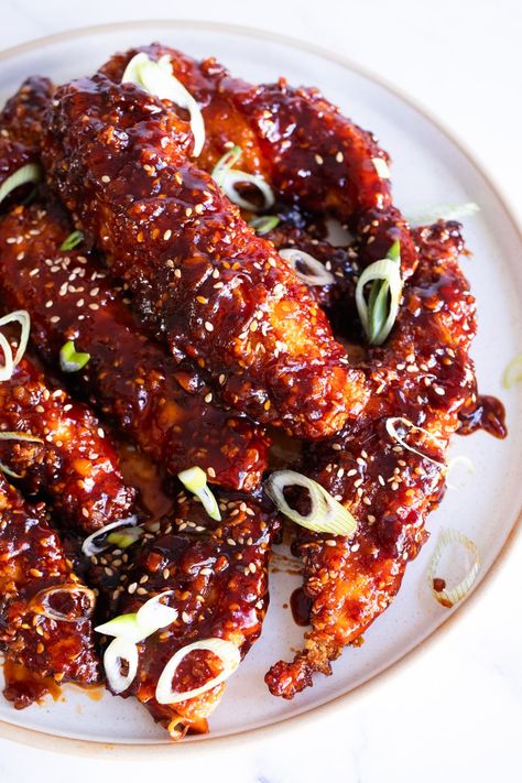 Korean Fried Chicken Air Fryer Air Fryer Korean Fried Chicken, Easy Korean Fried Chicken, Korean Style Chicken, Fried Chicken Air Fryer, Korean Fried Chicken Wings, Korean Fried Chicken Recipe, Chicken Low Carb, Chicken Air Fryer, Air Fryer Chicken Recipes