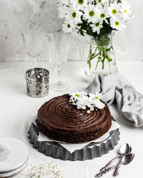 Chocolate Coconut Cake Chocolate Coconut Cake, Brownie Vegan, Fudgy Cake, Chocolate Photography, Chocolate Desserts Cake, Food Photography Dessert, The Best Chocolate Cake, Chocolate Cake Recipes, Amazing Desserts